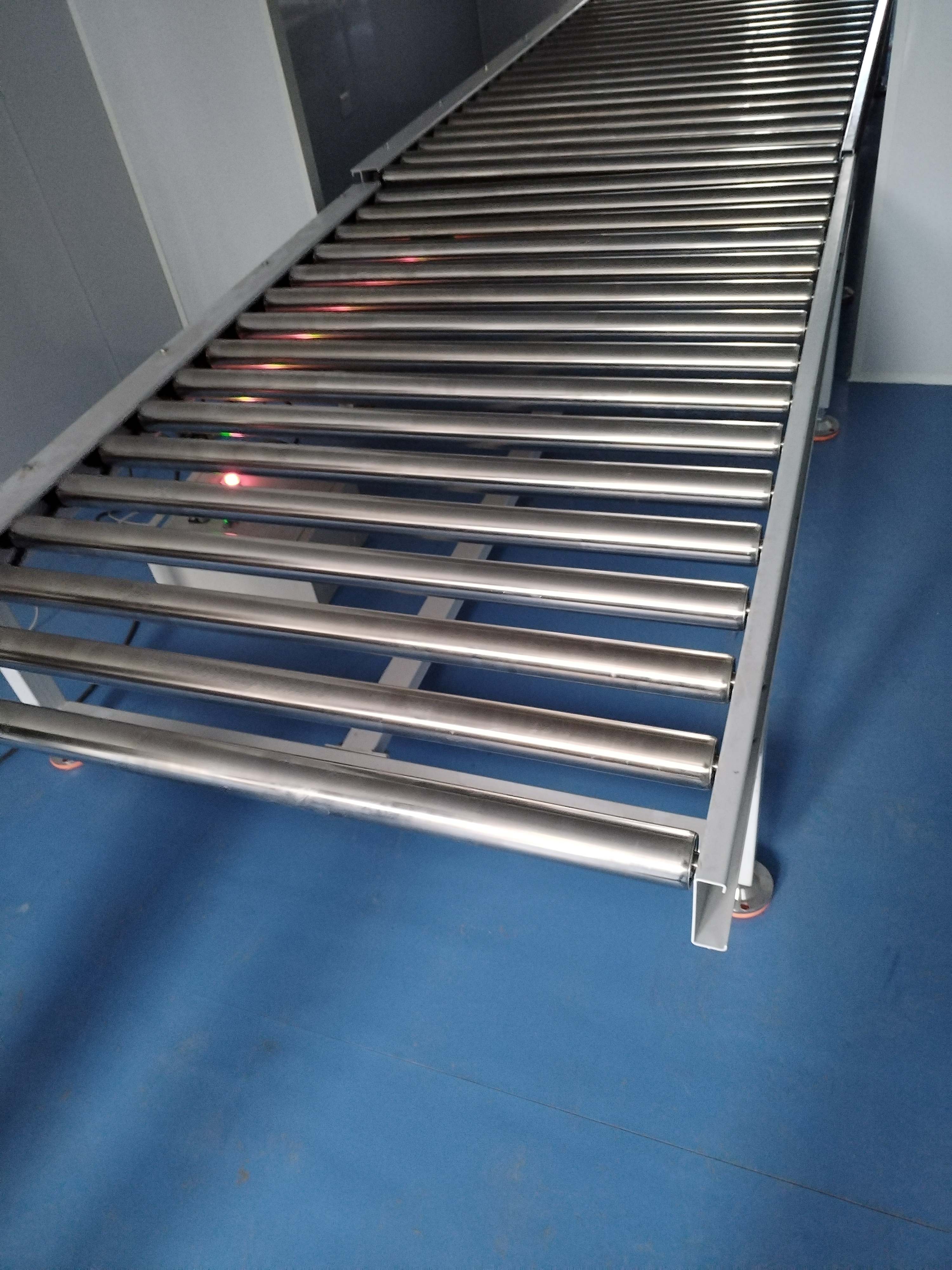 滾筒輸送機(jī)特點(diǎn),青島樂(lè)途行工業(yè)設(shè)備有限公司