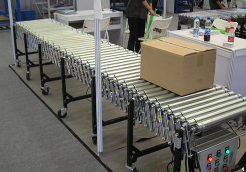 伸縮輥筒輸送機(jī)運(yùn)行圖,www.qdbzdl.com